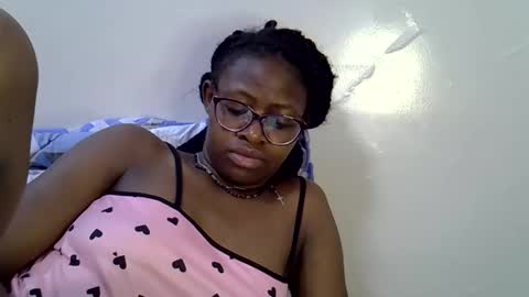 sweet_zarah online show from 04-26-26, 06:55