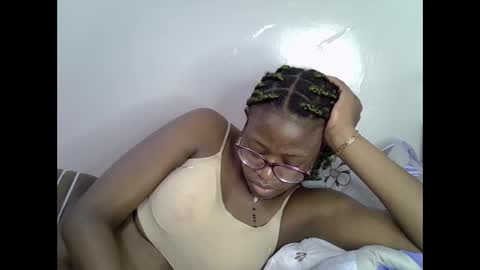 sweet_zarah online show from 05-18-26, 01:56