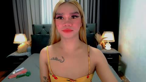 Snapshot of sweet_zoey12 chatting on 05-05-26, 09:39 bea takashi online show from 05-05-26, 09:39
