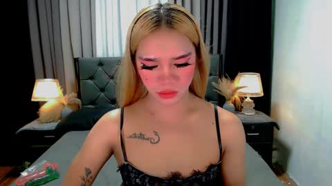 Snapshot of sweet_zoey12 chatting on 05-11-26, 09:48 bea takashi online show from 05-11-26, 09:48