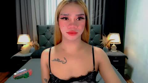 Snapshot of sweet_zoey12 chatting on 05-18-26, 09:15 bea takashi online show from 05-18-26, 09:15