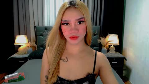 Snapshot of sweet_zoey12 chatting on 05-19-26, 09:37 bea takashi online show from 05-19-26, 09:37