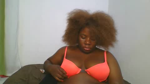 Snapshot of sweetafricangal chatting on 02-26-25, 11:59 NASHA online show from 02-26-25, 11:59