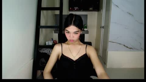 Snapshot of sweetasian_scarlet chatting on 07-17-26, 07:37 Scarlet online show from 07-17-26, 07:37