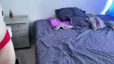 SweetAura0 0  online show from 02-13-26, 05:42