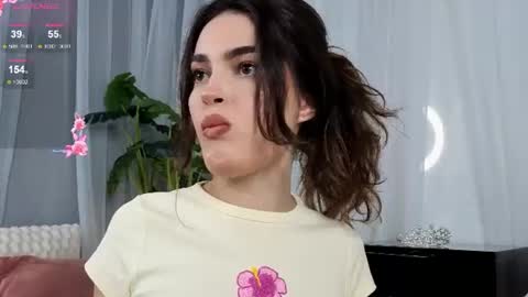 Snapshot of sweetauraa chatting on 06-20-26, 01:47 Aura online show from 06-20-26, 01:47