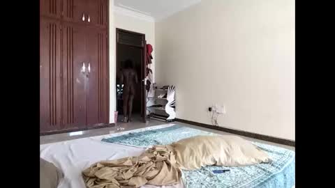 Lunargirl online show from 10-18-25, 09:21