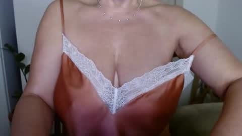 Snapshot of sweetberryxxx chatting on 02-12-25, 12:37 Diana online show from 02-12-25, 12:37