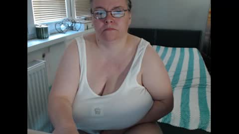 Snapshot of sweetboobs85h chatting on 05-16-26, 10:36 Sweetboobs85h online show from 05-16-26, 10:36