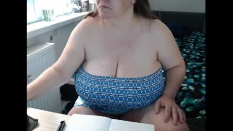 Snapshot of sweetboobs85h chatting on 05-31-26, 08:43 Sweetboobs85h online show from 05-31-26, 08:43