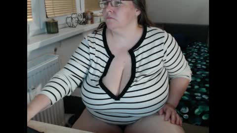 Snapshot of sweetboobs85h chatting on 05-31-26, 07:37 Sweetboobs85h online show from 05-31-26, 07:37