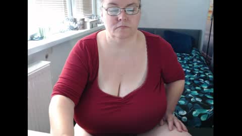 Snapshot of sweetboobs85h chatting on 06-08-26, 08:58 Sweetboobs85h online show from 06-08-26, 08:58