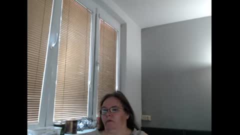 Snapshot of sweetboobs85h chatting on 06-12-26, 06:01 Sweetboobs85h online show from 06-12-26, 06:01