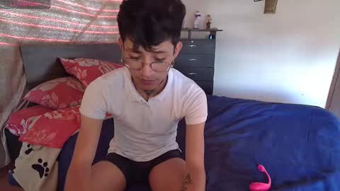 Snapshot of sweetc4meron chatting on 10-13-25, 05:35 Cameron Alejandro online show from 10-13-25, 05:35