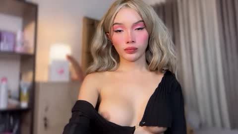 Candy online show from 03-12-26, 06:41