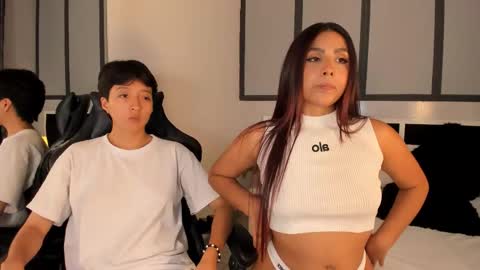 Snapshot of sweetcoupple chatting on 09-24-25, 03:10 Eva Short hair girl  - Victoria Long red hair online show from 09-24-25, 03:10