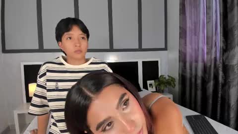 Snapshot of sweetcoupple chatting on 10-13-25, 06:41 Eva Short hair girl  - Victoria Long red hair online show from 10-13-25, 06:41