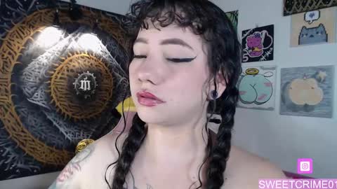 Snapshot of sweetcrime chatting on 09-16-25, 02:45       Independent model online show from 09-16-25, 02:45