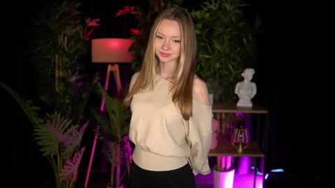 Lina online show from 02-15-26, 08:35