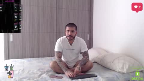 Snapshot of sweetdesires_ chatting on 10-07-25, 04:37         online show from 10-07-25, 04:37