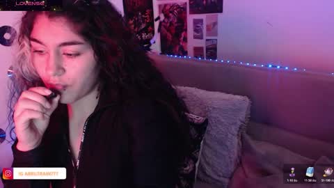 Snapshot of sweetdevil631 chatting on 10-23-25, 04:39 Abril online show from 10-23-25, 04:39