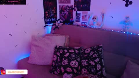 Snapshot of sweetdevil631 chatting on 10-24-25, 03:30 Abril online show from 10-24-25, 03:30