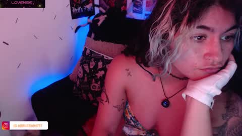 Snapshot of sweetdevil631 chatting on 10-28-25, 05:37 Abril online show from 10-28-25, 05:37