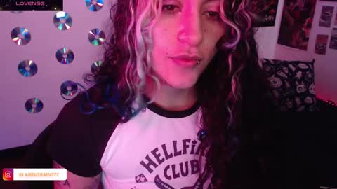 Snapshot of sweetdevil631 chatting on 11-12-25, 05:02 Abril online show from 11-12-25, 05:02