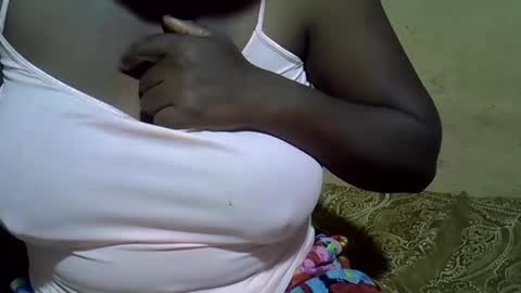 Snapshot of sweetdivah2 chatting on 02-06-26, 06:44 divinah online show from 02-06-26, 06:44