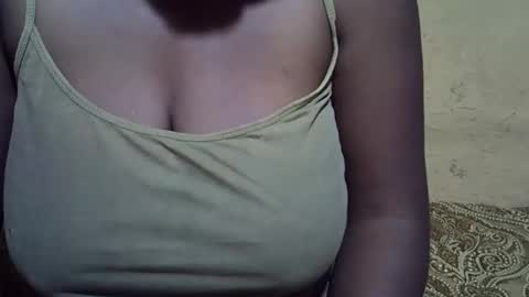 Snapshot of sweetdivah2 chatting on 02-15-26, 06:10 divinah online show from 02-15-26, 06:10