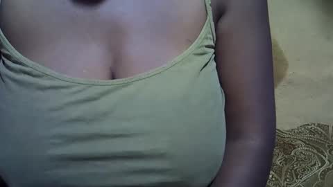 Snapshot of sweetdivah2 chatting on 02-21-26, 12:00 divinah online show from 02-21-26, 12:00