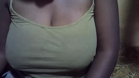 Snapshot of sweetdivah2 chatting on 03-29-26, 07:03 divinah online show from 03-29-26, 07:03
