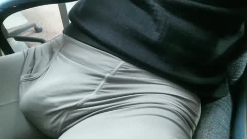 Snapshot of sweetdong chatting on 01-31-25, 01:23 Stick around its a grower online show from 01-31-25, 01:23