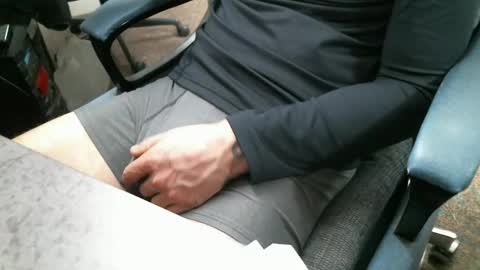 Snapshot of sweetdong chatting on 02-16-25, 05:59 Stick around its a grower online show from 02-16-25, 05:59