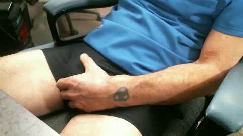 Snapshot of sweetdong chatting on 02-19-25, 12:55 Stick around its a grower online show from 02-19-25, 12:55