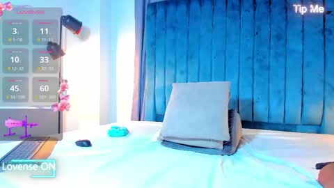 Mia online show from 05-11-26, 02:45