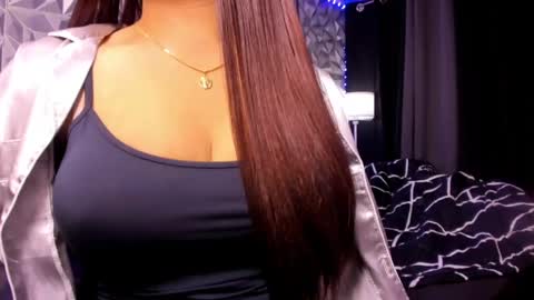 Snapshot of sweetest_one4 chatting on 05-10-26, 04:17 sweetest_one4 online show from 05-10-26, 04:17