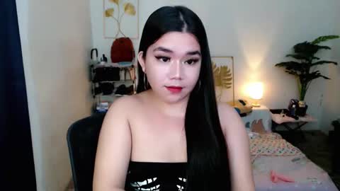 Snapshot of sweetgirl_mayxx chatting on 10-11-25, 10:08 May online show from 10-11-25, 10:08