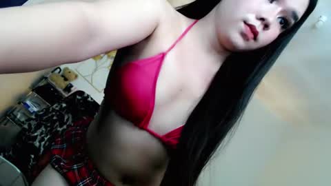 Snapshot of sweetgirl_mayxx chatting on 10-20-25, 10:21 May online show from 10-20-25, 10:21