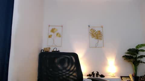 Snapshot of sweetgirl_mayxx chatting on 11-14-25, 01:48 May online show from 11-14-25, 01:48