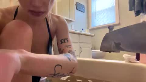 Snapshot of sweetgirlls chatting on 01-13-26, 08:47 sweetgirlls online show from 01-13-26, 08:47