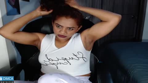 Snapshot of sweetgirlm_ chatting on 01-09-25, 03:04 Any online show from 01-09-25, 03:04