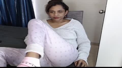 Snapshot of sweetgirlm_ chatting on 10-15-25, 06:41 Any online show from 10-15-25, 06:41