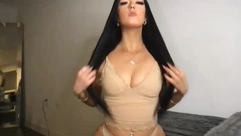 Snapshot of sweetgraciexo chatting on 10-30-25, 02:57 Gracie  online show from 10-30-25, 02:57