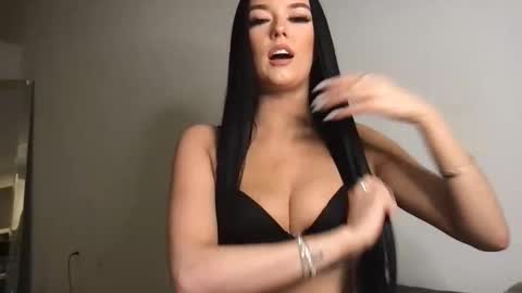 Snapshot of sweetgraciexo chatting on 11-18-25, 03:23 Gracie online show from 11-18-25, 03:23