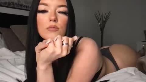 Snapshot of sweetgraciexo chatting on 12-02-25, 04:07 Gracie online show from 12-02-25, 04:07