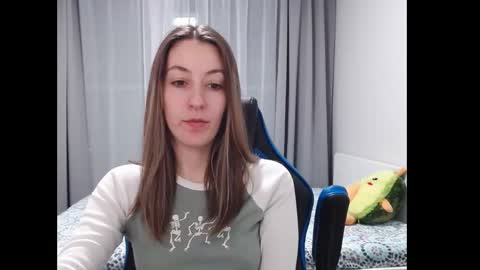 Snapshot of sweetheart_77 chatting on 12-13-24, 08:47 Emma online show from 12-13-24, 08:47