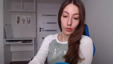 Emma  online show from 11-21-25, 09:41