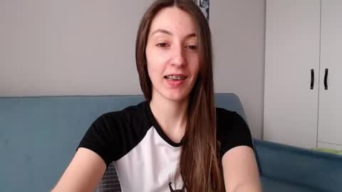 Snapshot of sweetheart_77 chatting on 06-11-26, 07:50 Emma online show from 06-11-26, 07:50