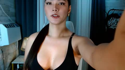Snapshot of sweetiefox1 chatting on 10-22-25, 02:12 sweetiefox1 online show from 10-22-25, 02:12